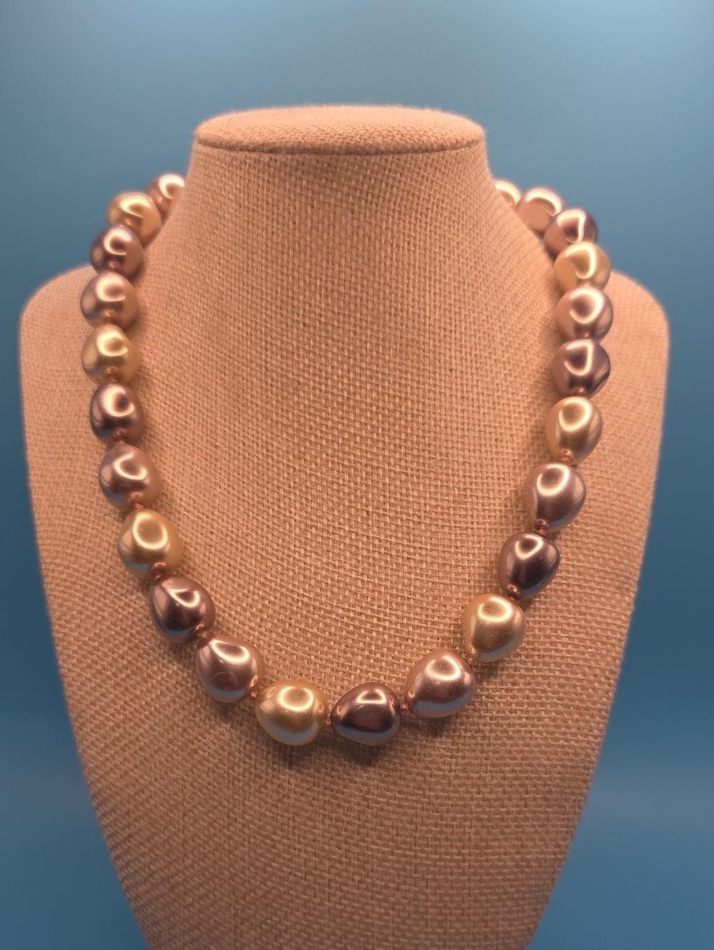 Elegant Two-Tone Pearl Necklace - Gold & Bronze